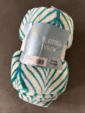 Wayland Square Flannel Throw Extra Long Teal & White 50”x70” NEW